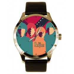 El clásico reloj de pulsera Sargento Pepper de los Beatles en latón macizo. Versión de primer plano