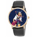 El clásico reloj de pulsera Sargento Pepper de los Beatles en latón macizo. Versión de primer plano